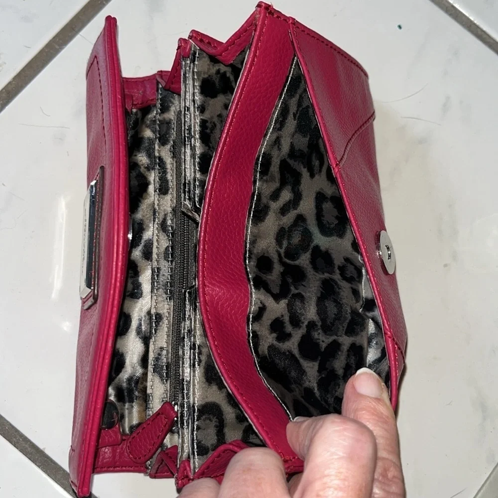 Tignanello Wallet on chain Crossbody bag phone case fuchsia Padded EUC 7.5w